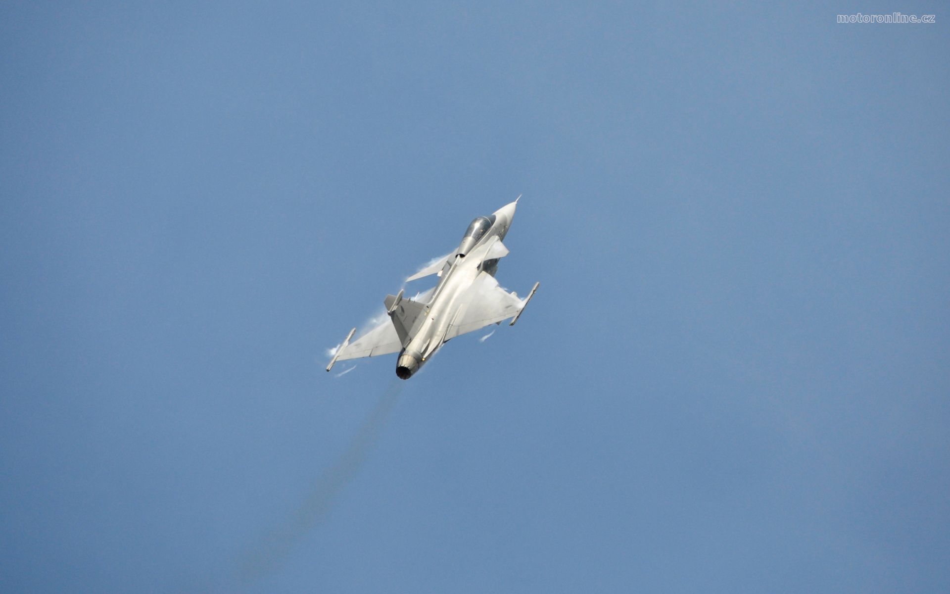 Saab Jas 39 Gripen ve vzdušném oblaku widescreen