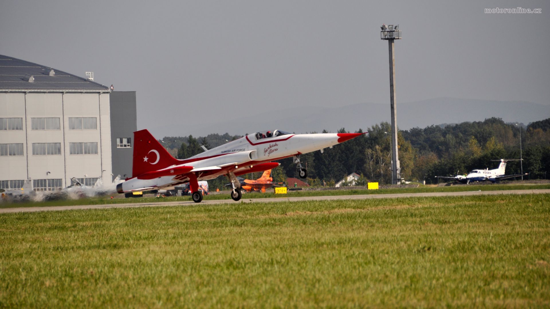 Turkish Stars Turk Hava NF 5A ultrawide