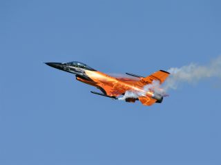 F16 v obratu