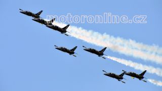 Breitling Jet Team průlet 7 letadel