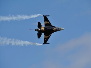 F 16 Soloturk