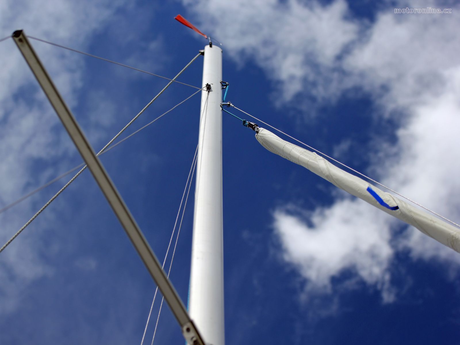 Yacht Sigma Active mast